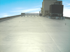 「スプレー工法」にて仕上がったマンションの屋上